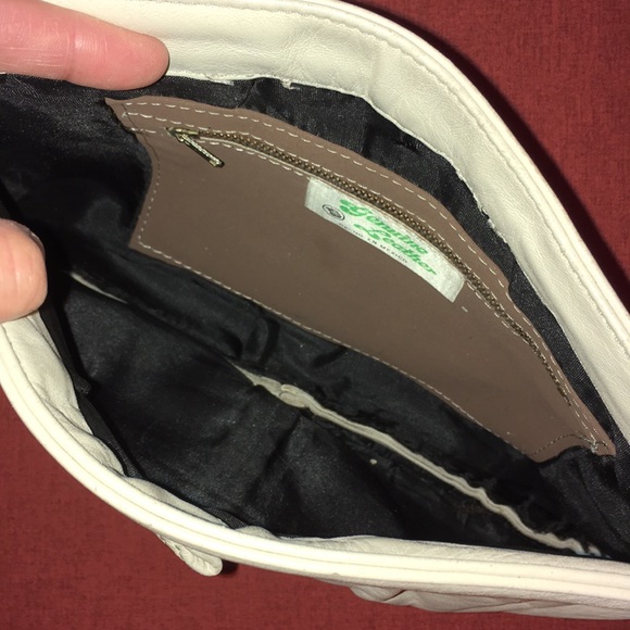 Cream white vintage leather clutch - Picture 3 of 6